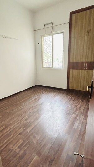 Room in 2 BHK Apartment at Jaypee Kensington Park Apartments, Sector 133 – for Rent
