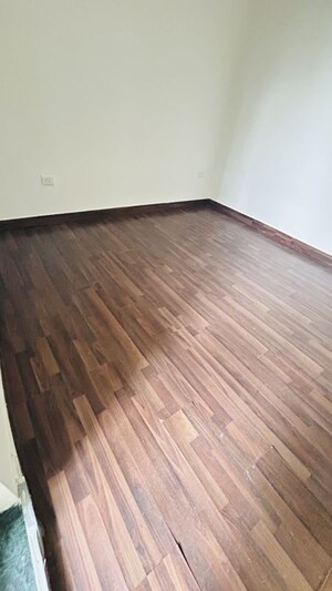 Room in 2 BHK Apartment at Jaypee Kensington Park Apartments, Sector 133 – for Rent