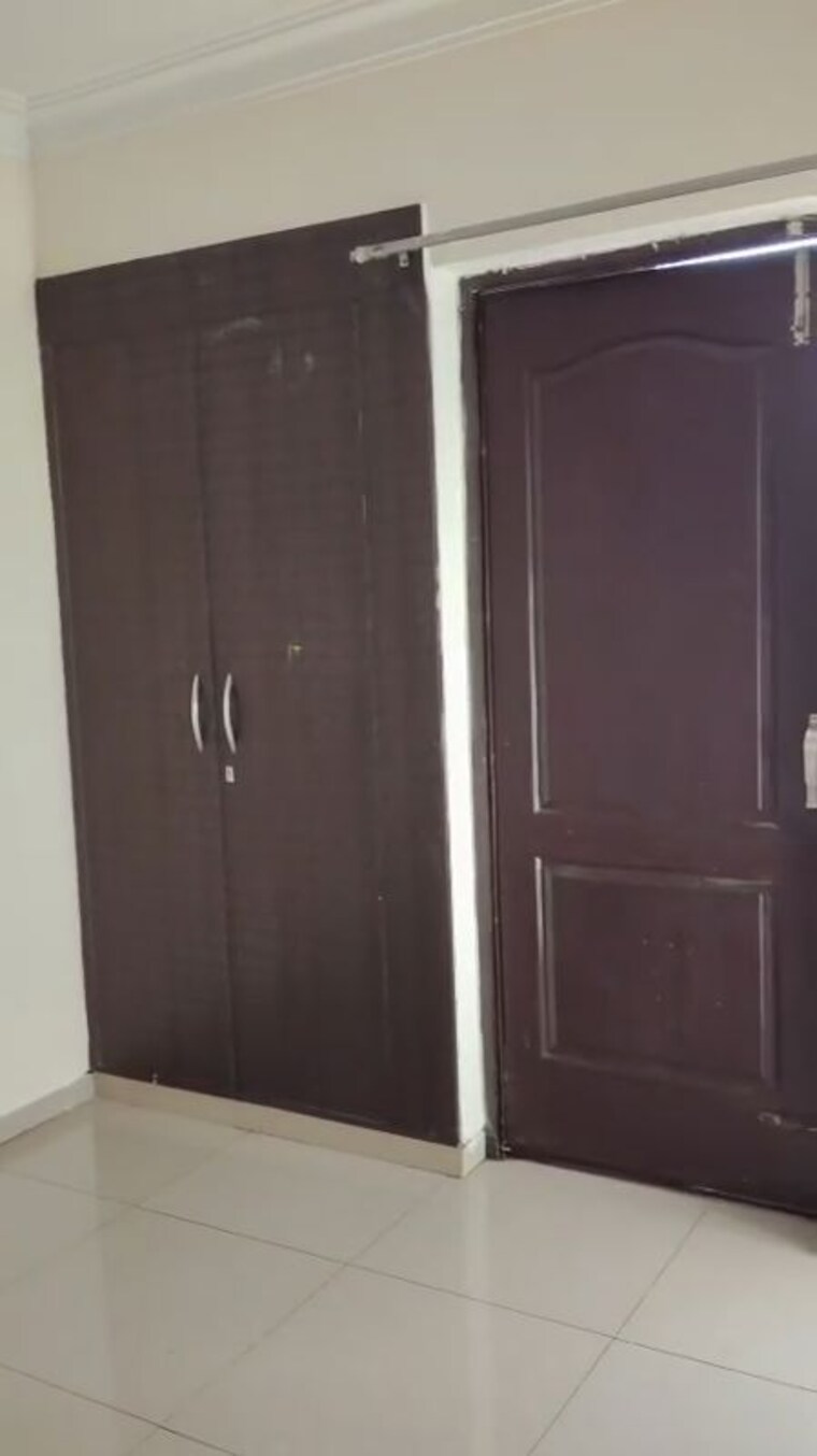 Room, raj nagar extension 2.5 Bedroom 1185 Sq.Ft. Apartment In Raj Nagar Extension Ghaziabad 9264686