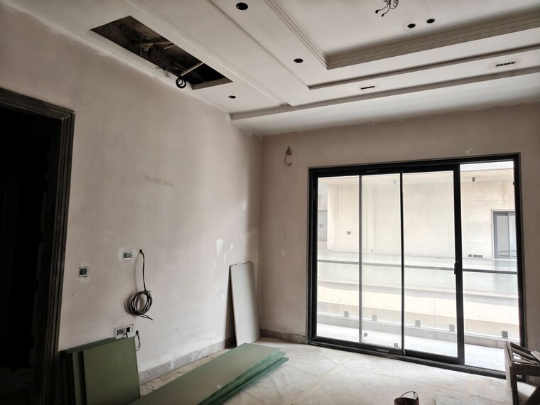 Master Bedroom, model town phase 2 5 Bedroom 550 Sq.Yd. Builder Floor In Model Town Phase 2 Delhi 10424987