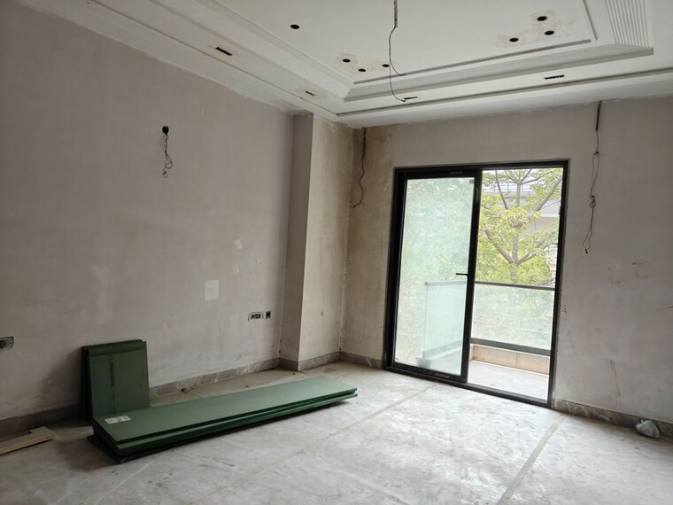 Master Bedroom, model town phase 2 5 Bedroom 550 Sq.Yd. Builder Floor In Model Town Phase 2 Delhi 10424987