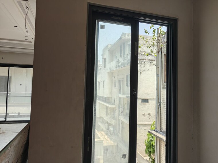 Room, model town phase 2 5 Bedroom 550 Sq.Yd. Builder Floor In Model Town Phase 2 Delhi 10424987