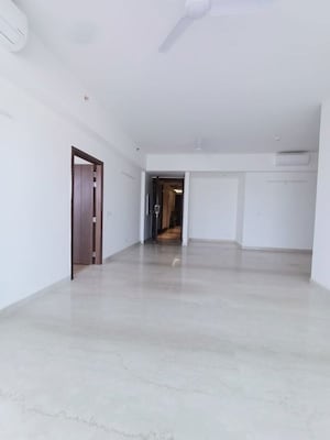 Room in 3.5 BHK Apartment at M3M Latitude, Sector 65 – for Rent