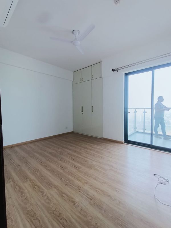 3.5 BHK + Servant Room 2500 Sq.Ft. Apartment in M3M Latitude