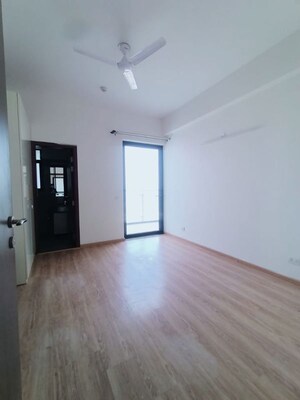 Room in 3.5 BHK Apartment at M3M Latitude, Sector 65 – for Rent