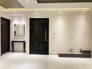 Room in 3 BHK Builder Floor at Nirvana Country – for Rent