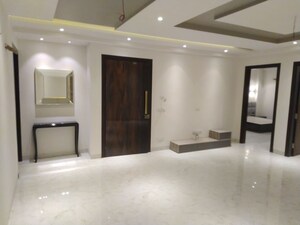 Room in 3 BHK Builder Floor at Nirvana Country – for Rent