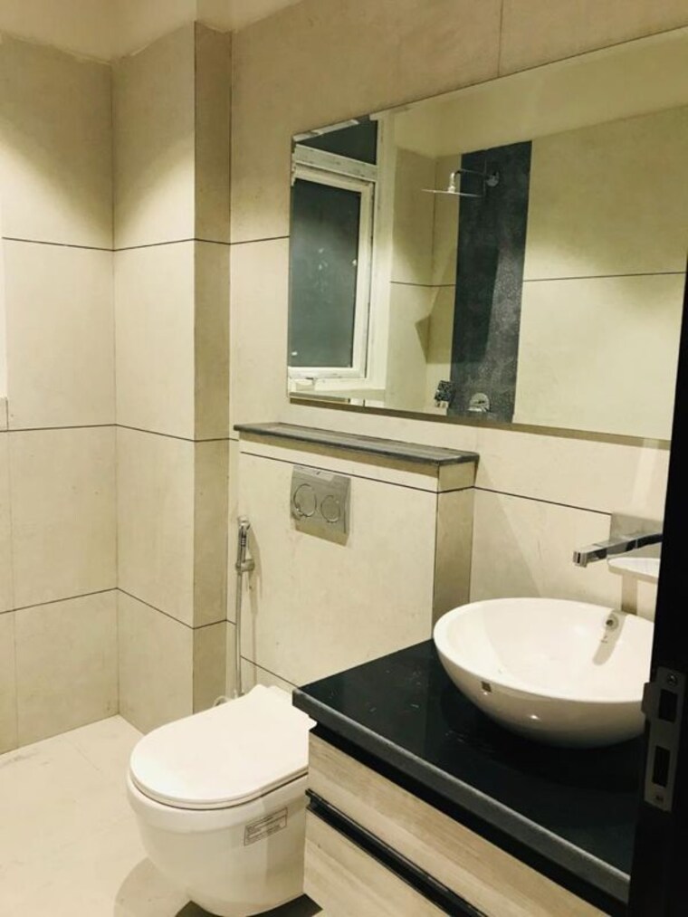 Bathroom, nirvana country 3 Bedroom 1500 Sq.Ft. Builder Floor In Nirvana Country Gurgaon 10425006