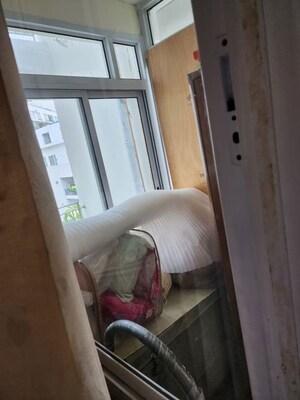 Bathroom in 4 BHK Apartment at Vatika City, Sector 49 – for Rent