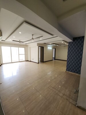 Room in 3 BHK Apartment at Sector 66-A – for Rent