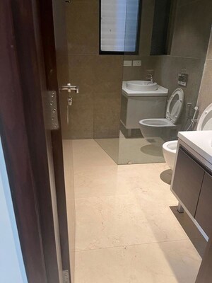 Team Area in 4 BHK Apartment at Sector 82 – for Rent