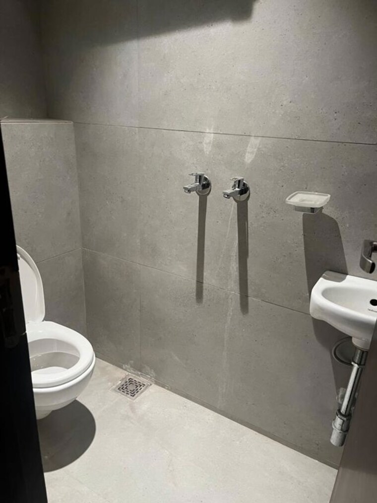 Bathroom, sector 82 4 Bedroom 2200 Sq.Ft. Apartment In Sector 82 Mohali 10425041