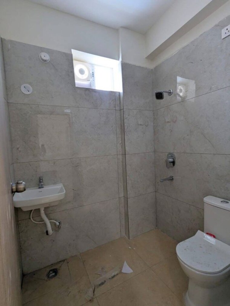 Bathroom, golden-tulip-kondapur 2 Bedroom 750 Sq.Ft. Apartment In Kondapur Hyderabad 10425055