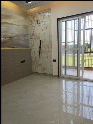 Room in 3 BHK Builder Floor at BPTP District 3, Sector 85 – for Sale
