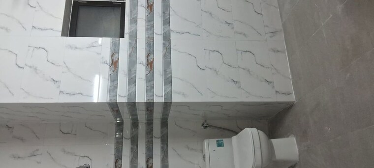 Bathroom, sarita vihar 2 Bedroom 700 Sq.Ft. Apartment In Sarita Vihar Delhi 10425098
