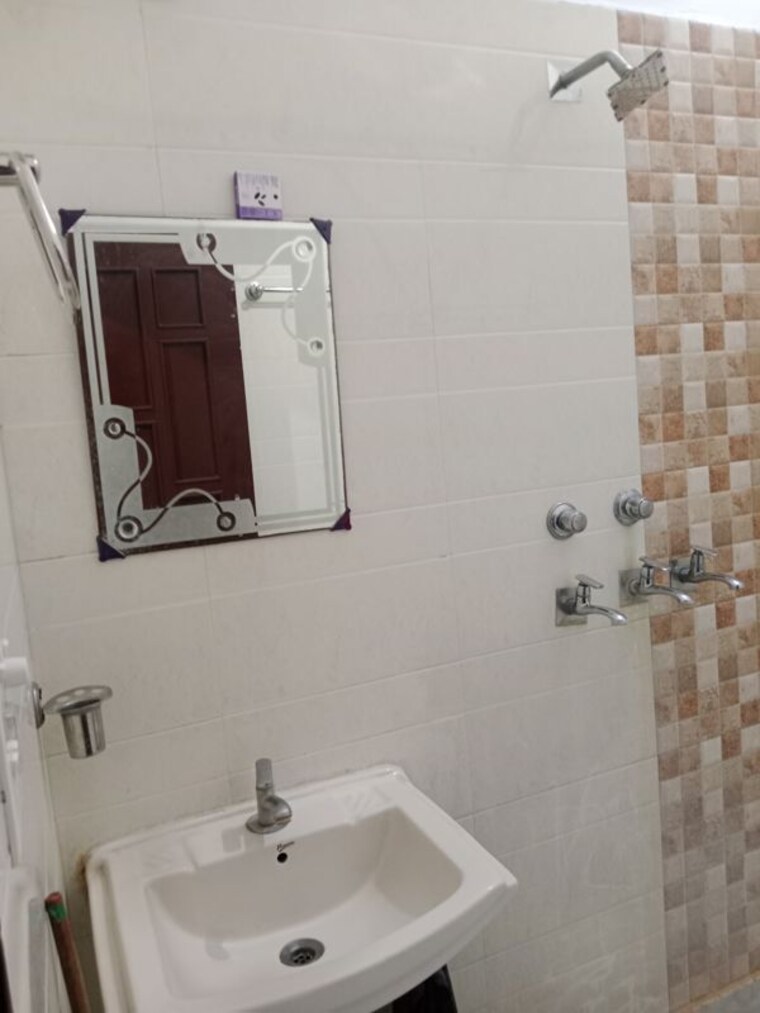 Bathroom, model town 3 Bedroom 1936 Sq.Ft. Builder Floor In Model Town Panipat 10425108