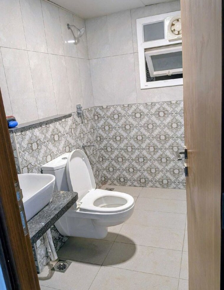Bathroom, prestige-green-gables 3 Bedroom 1500 Sq.Ft. Apartment In Panathur Bangalore 10425111
