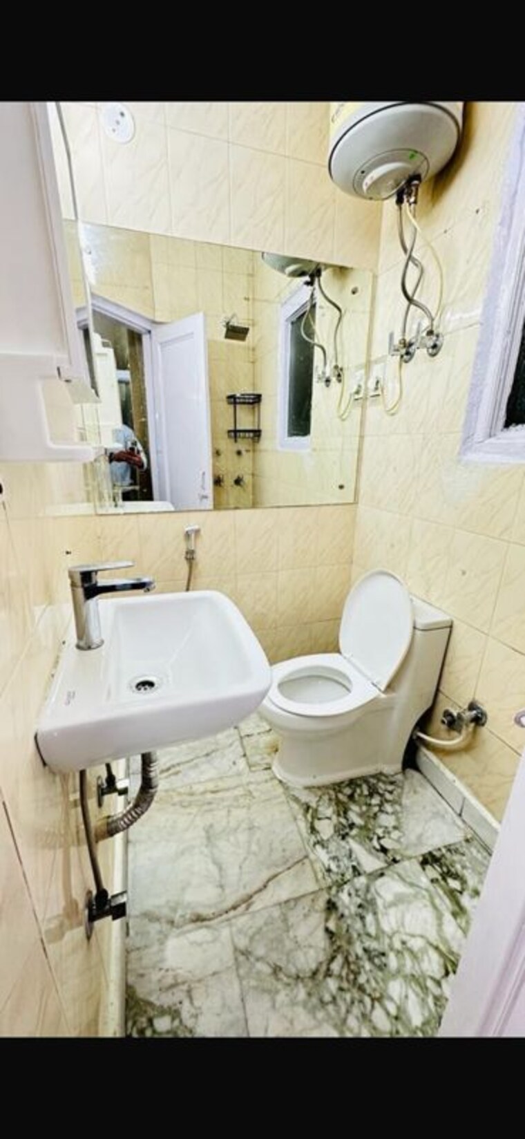 Bathroom, kalkaji 2 Bedroom 100 Sq.Yd. Builder Floor In Kalkaji Delhi 10425120