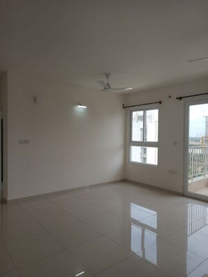 Room in 2 BHK Apartment at Godrej Aqua, International Airport Road – for Rent
