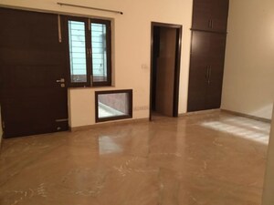 Room in 3 BHK Independent House at Gomti Nagar – for Rent