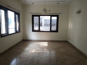 Room in 3 BHK Independent House at Gomti Nagar – for Rent