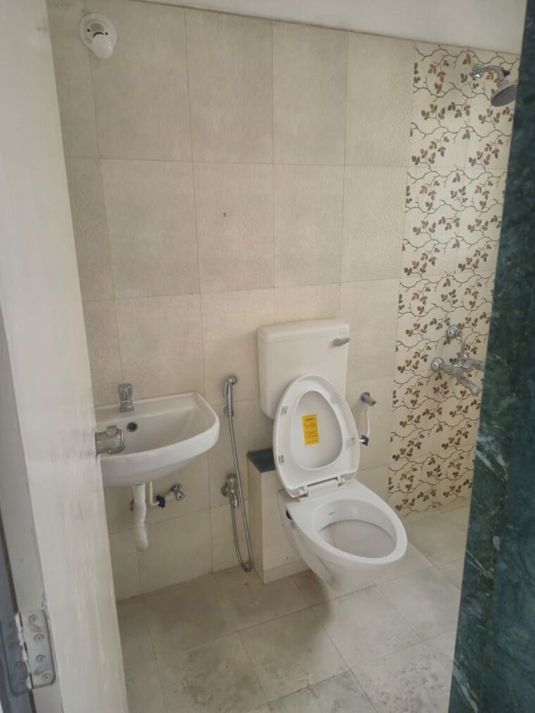Bathroom, nirmiti-25-east 2 Bedroom 855 Sq.Ft. Apartment In Kharadi Pune 10425197
