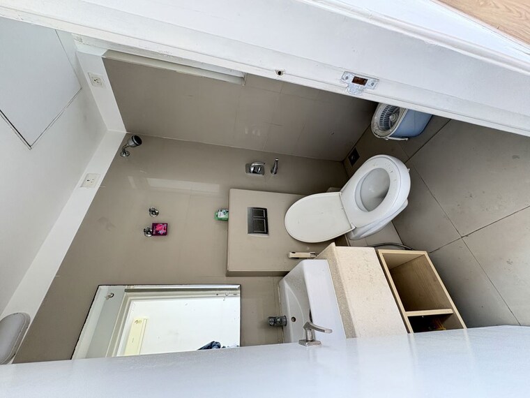 Bathroom, emaar-the-palm-drive-the-premier-terraces 3 Bedroom 2100 Sq.Ft. Apartment In Sector 66 Gurgaon 10422676