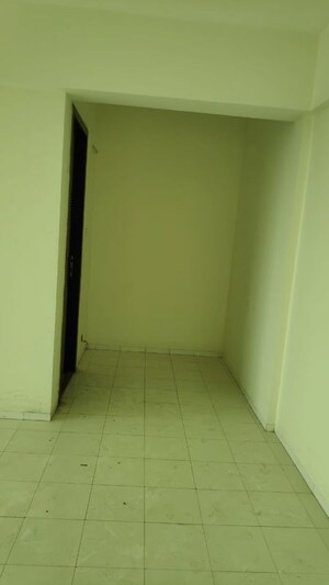 Room in 4 BHK Apartment at Raj Grandeur, Powai – for Rent