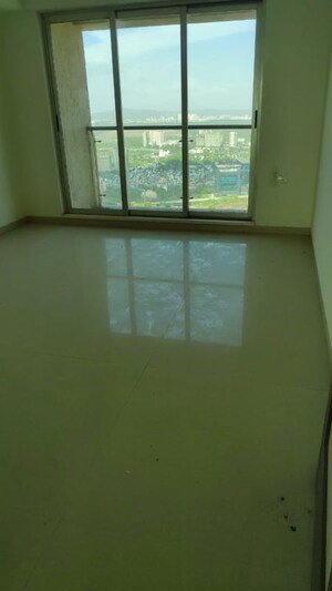 Room in 4 BHK Apartment at Raj Grandeur, Powai – for Rent