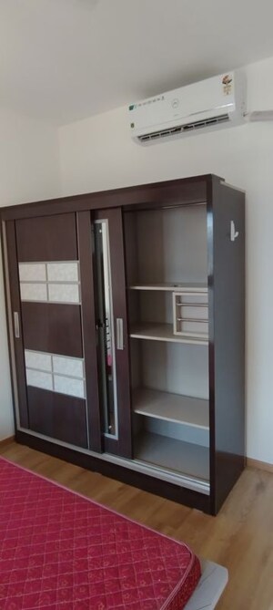 Room in 2 BHK Apartment at Amanora Adreno Towers, Hadapsar – for Rent