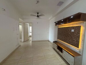 2 BHK Apartment For Rent in Gaur City 2 - 14th Avenue, Sector 16c Greater Noida