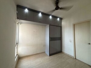 Room in 2 BHK Apartment at Gaur City 2 - 14th Avenue, Sector 16c Greater Noida – for Rent