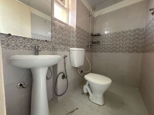 Team Area in 2 BHK Apartment at Gaur City 2 - 14th Avenue, Sector 16c Greater Noida – for Rent