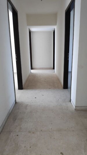 Room in 4 BHK Apartment at Raj Grandeur, Powai – for Rent