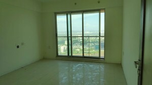 Room in 3.5 BHK Apartment at Raj Grandeur, Powai – for Rent