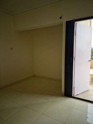 Room in 2 BHK Apartment at Arihant Royalty, Wanwadi – for Rent