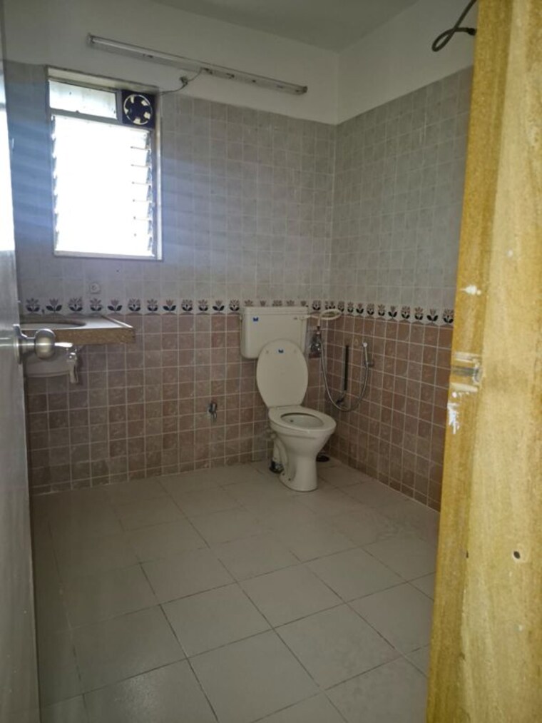 Bathroom, arihant-royalty 2 Bedroom 1200 Sq.Ft. Apartment In Wanwadi Pune 10425238