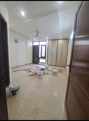 Room in 3 BHK Builder Floor at Greater Kailash Part 3 – for Rent