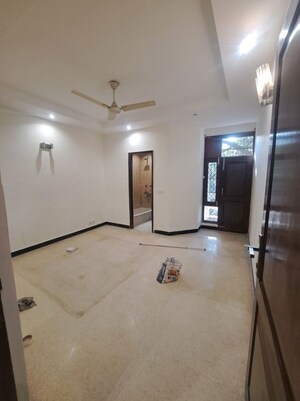 Room in 3 BHK Builder Floor at Greater Kailash Part 3 – for Rent