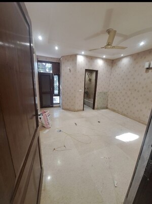 Room in 3 BHK Builder Floor at Greater Kailash Part 3 – for Rent