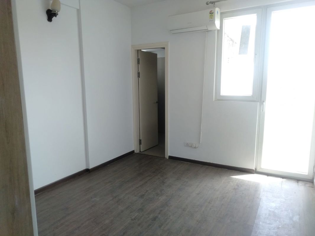 3 BHK + Servant Room 1920 Sq.Ft. Apartment in Emaar The Enclave