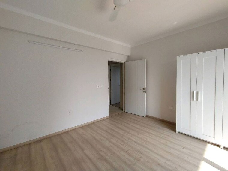 Room, dlf-regal-gardens 4 Bedroom 2220 Sq.Ft. Apartment In Sector 90 Gurgaon 10425302