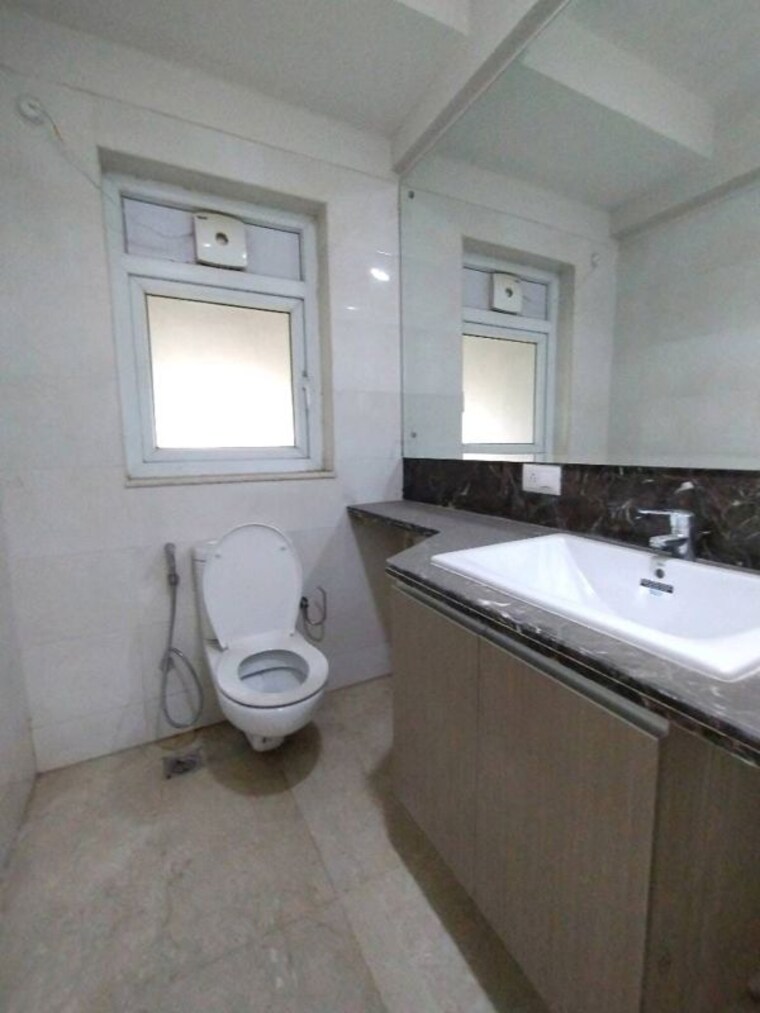 Bathroom, dlf-regal-gardens 4 Bedroom 2220 Sq.Ft. Apartment In Sector 90 Gurgaon 10425302