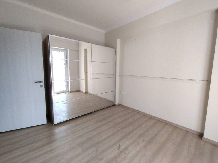 Room, dlf-regal-gardens 4 Bedroom 2220 Sq.Ft. Apartment In Sector 90 Gurgaon 10425302