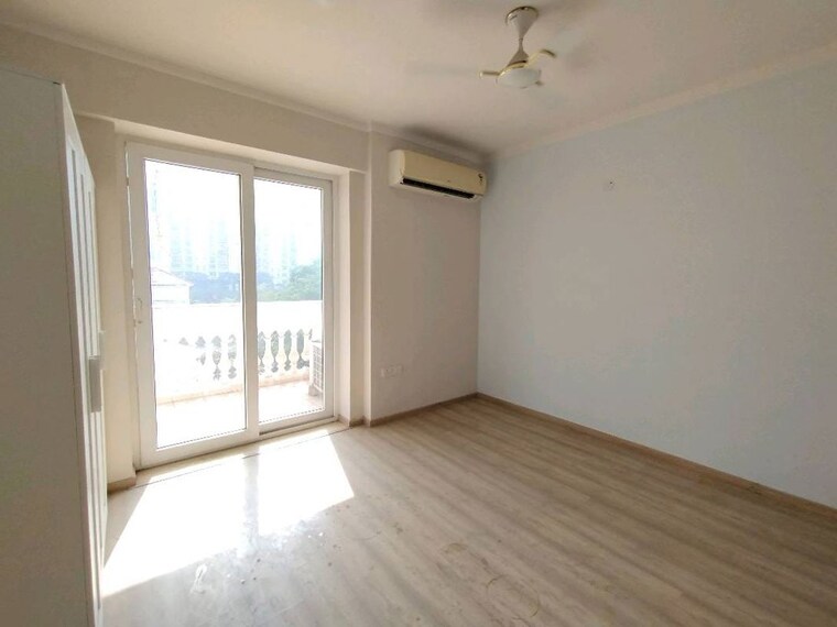 Room, dlf-regal-gardens 4 Bedroom 2220 Sq.Ft. Apartment In Sector 90 Gurgaon 10425302