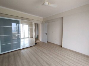 Room in 4 BHK Apartment at DLF Regal Gardens, Sector 90 – for Sale