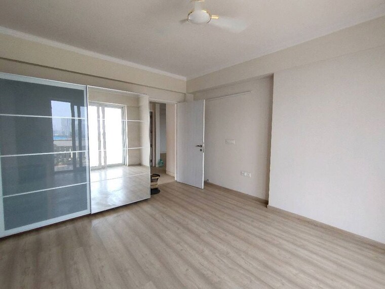 Room, dlf-regal-gardens 4 Bedroom 2220 Sq.Ft. Apartment In Sector 90 Gurgaon 10425302