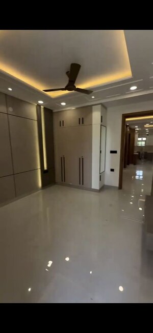 Room in 3 BHK Builder Floor at BPTP District 3, Sector 85 – for Sale
