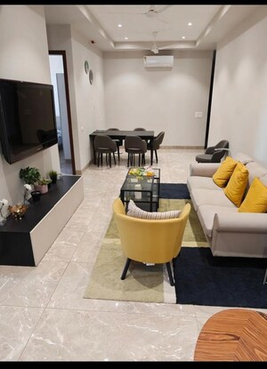 Team Area in 2 BHK Apartment at Goregaon East – for Rent