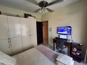 Bedroom in 2.5 BHK Apartment at Chaitanya Aradhana, Andheri West – for Sale